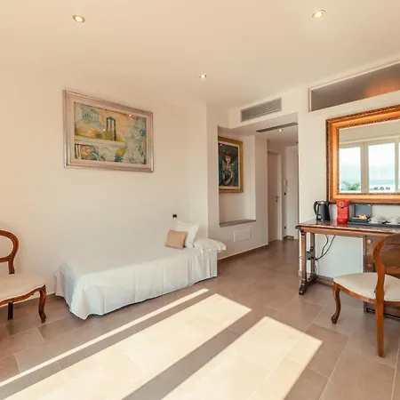 Casa Esther Konukevi *